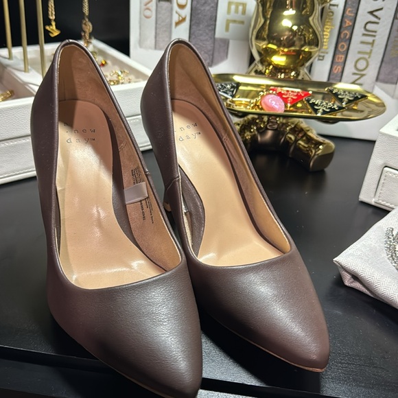 Brown and Black Heels, 2 pairs - Picture 3 of 4